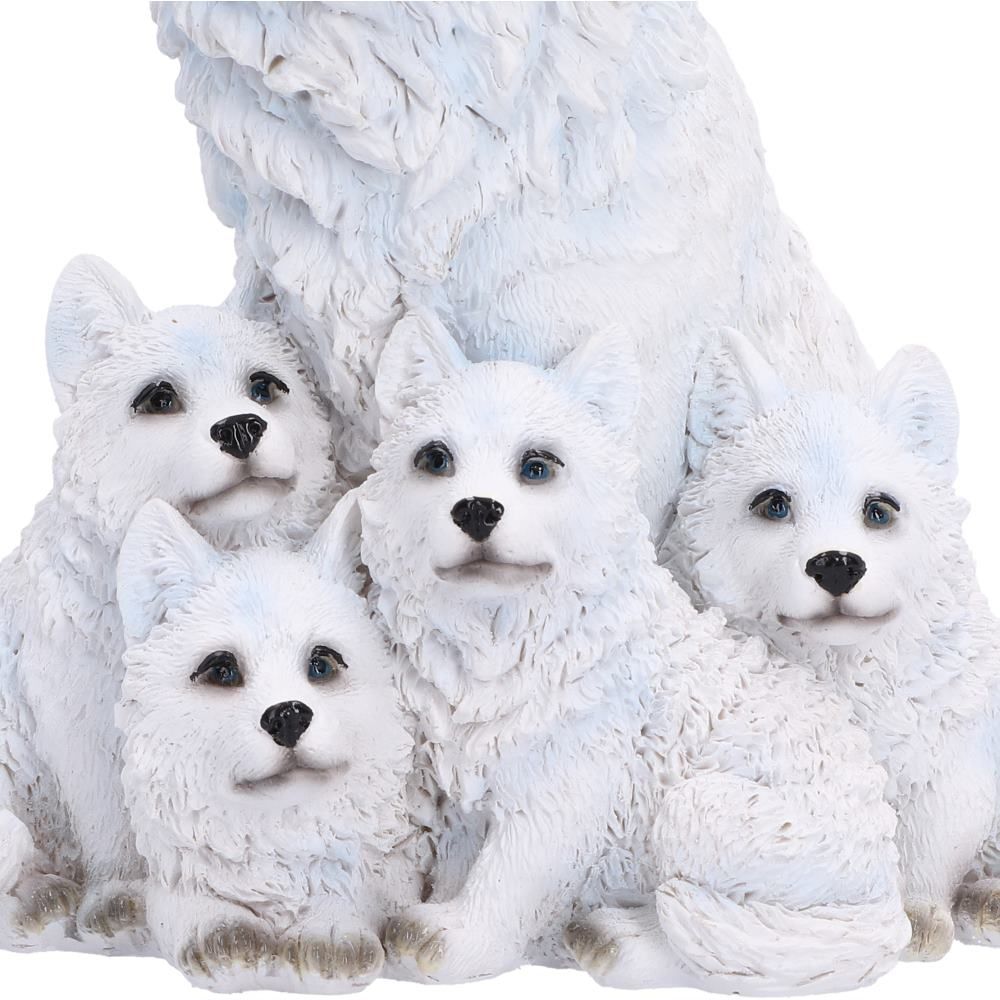 Arctic Bond wolf pups figurine detail