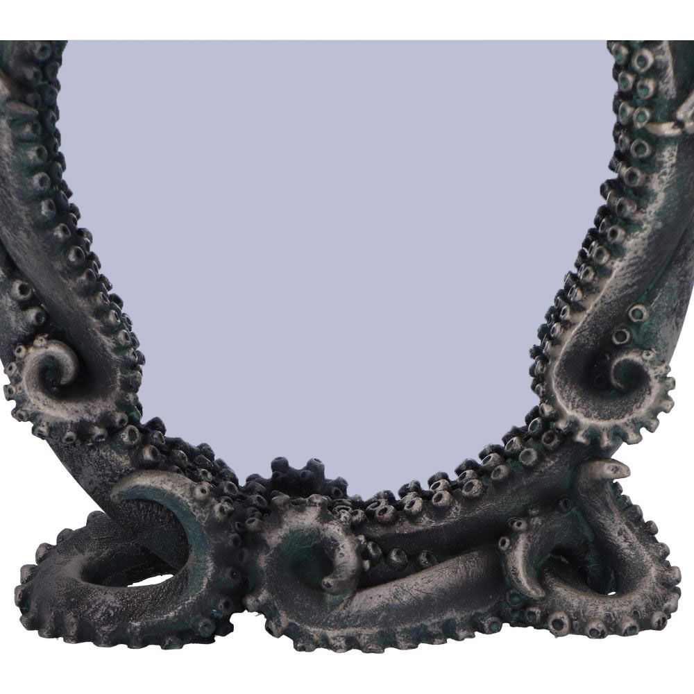 Tentacle detailing around Cthulhu mirror frame