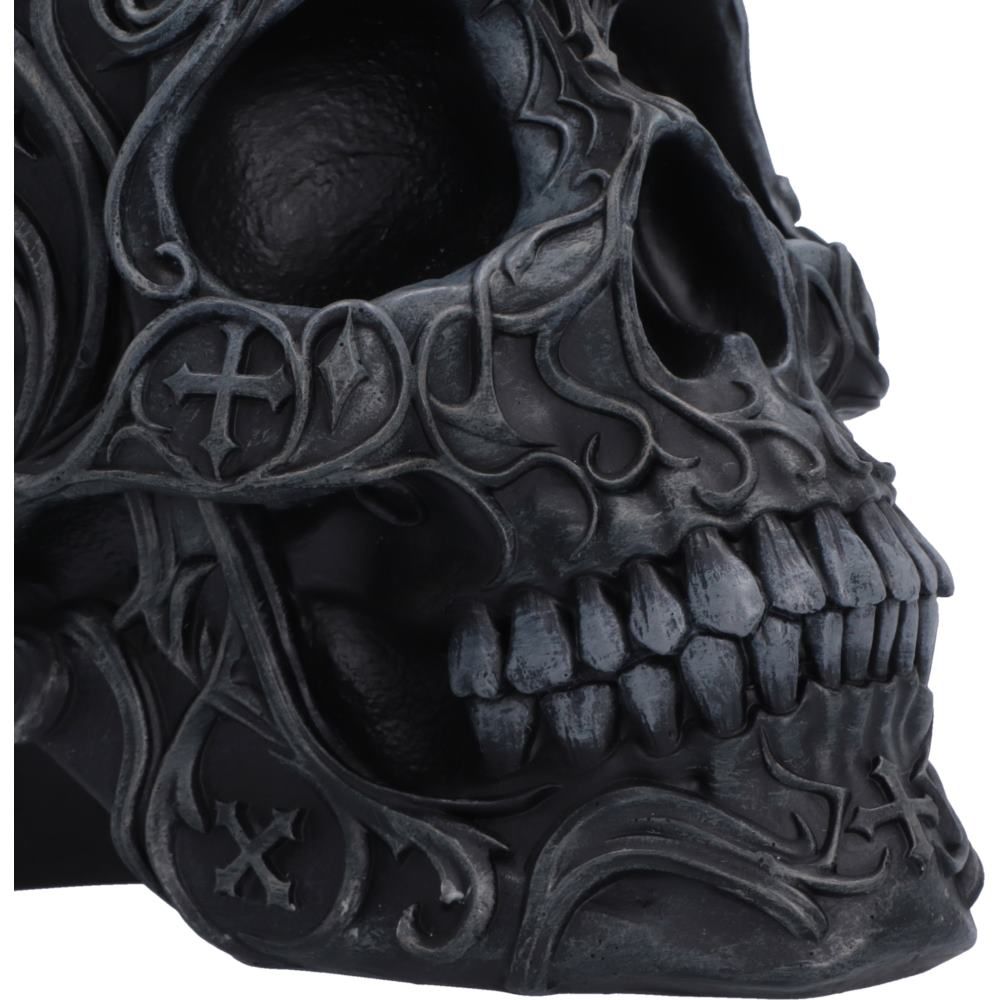 Close-up of sculpted patterns and silver details on Ozzy skull