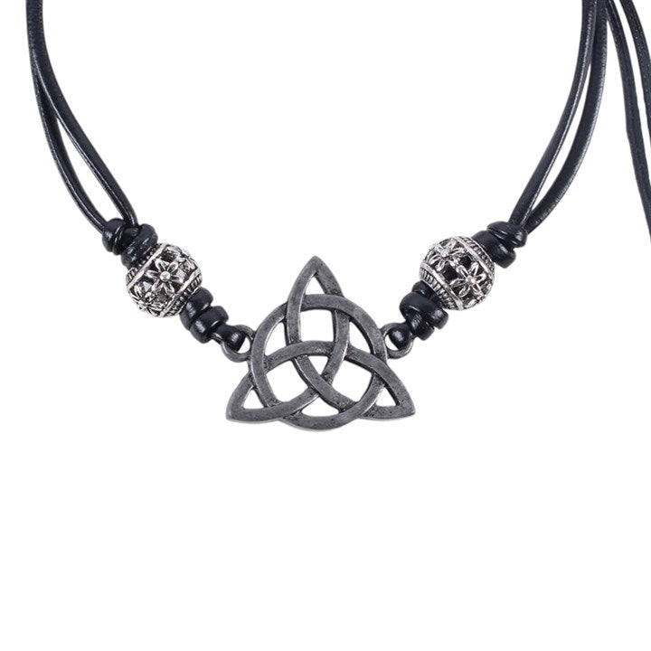 Celtic triquetra knot bracelet centrepiece detail