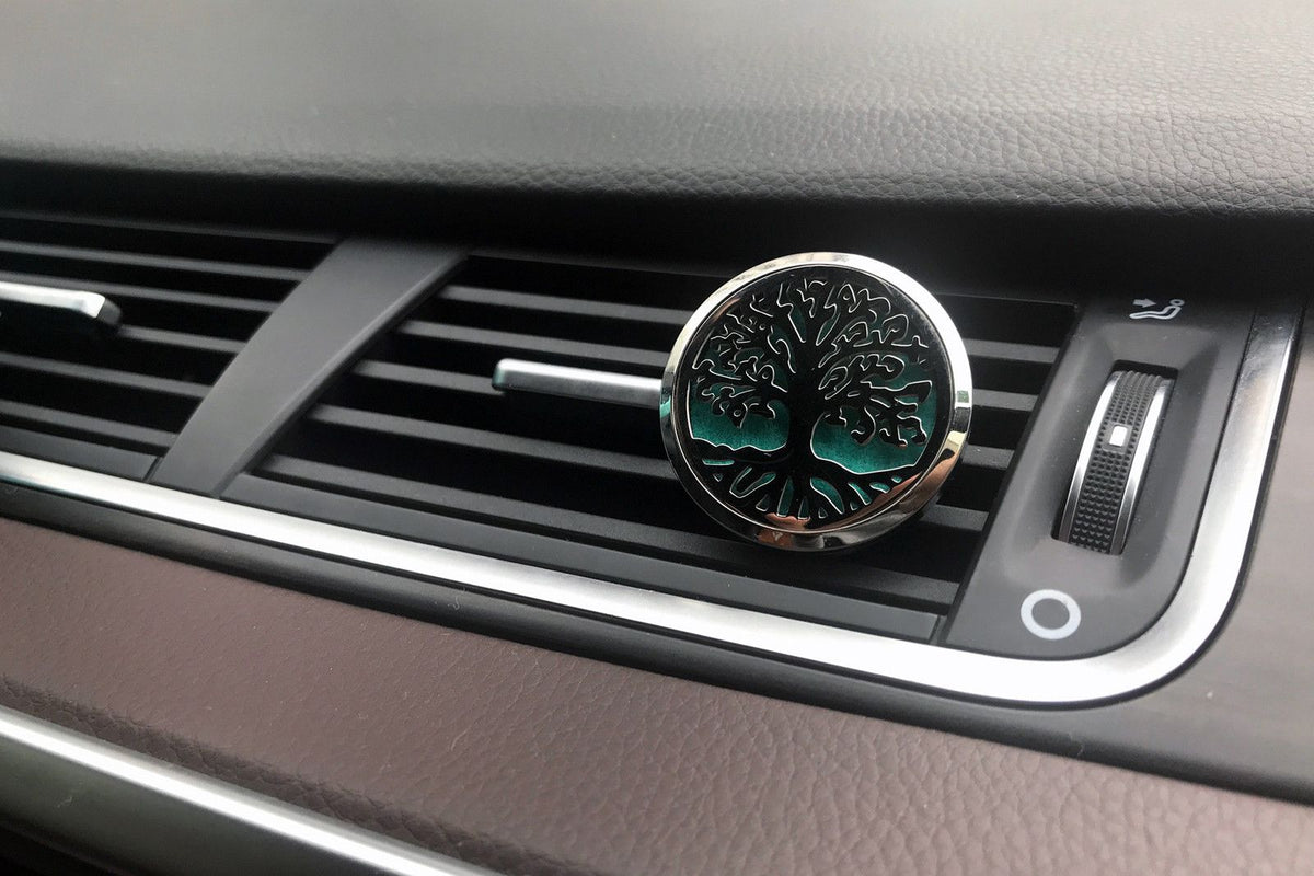 essential oil diffuser attached to car air vent