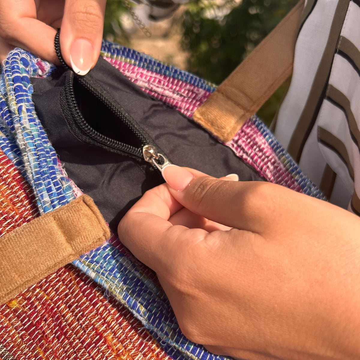 Zip closure detail on Shades of Lavender rug shoulder bag