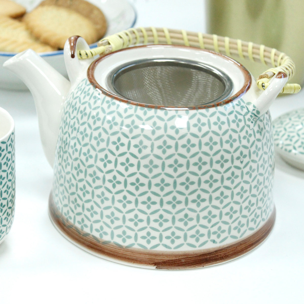 Green mosaic teapot with metal tea strainer
