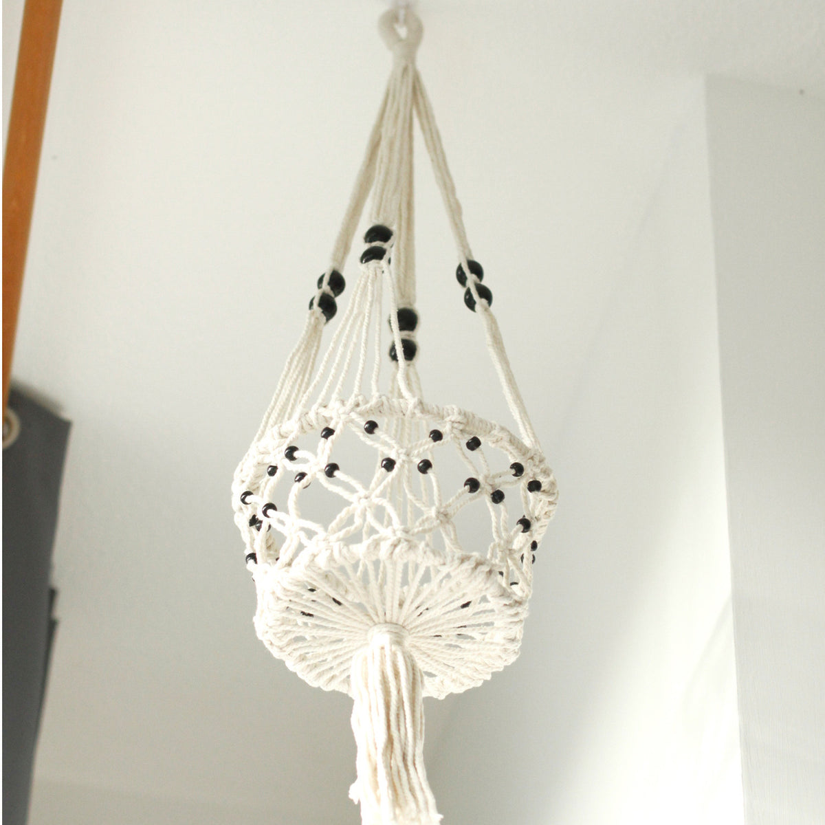 Macramé Beaded Plant Pot Holder (large)
