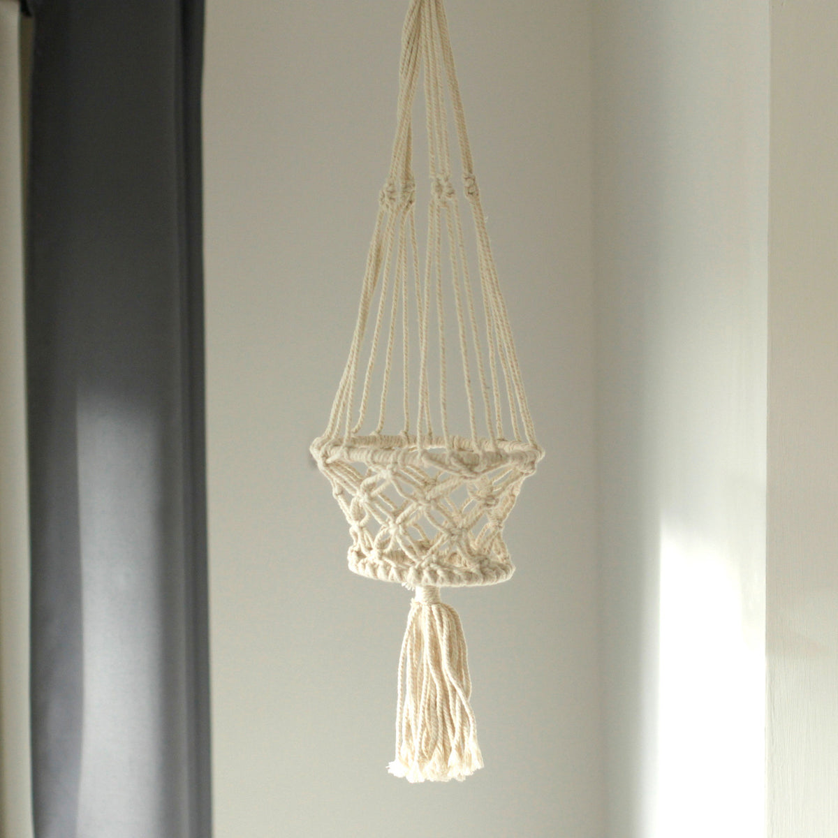 macrame plant pot hanger